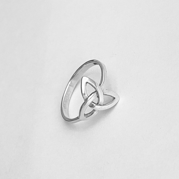 Sterling Silver Triquetra Ring, Celtic Knot Ring, Silver Rings, Love Knots - Picture 4 of 11